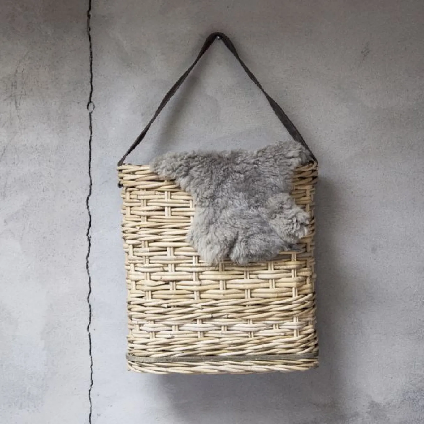 Decoratieve mand met lederen hengsel - Hoog