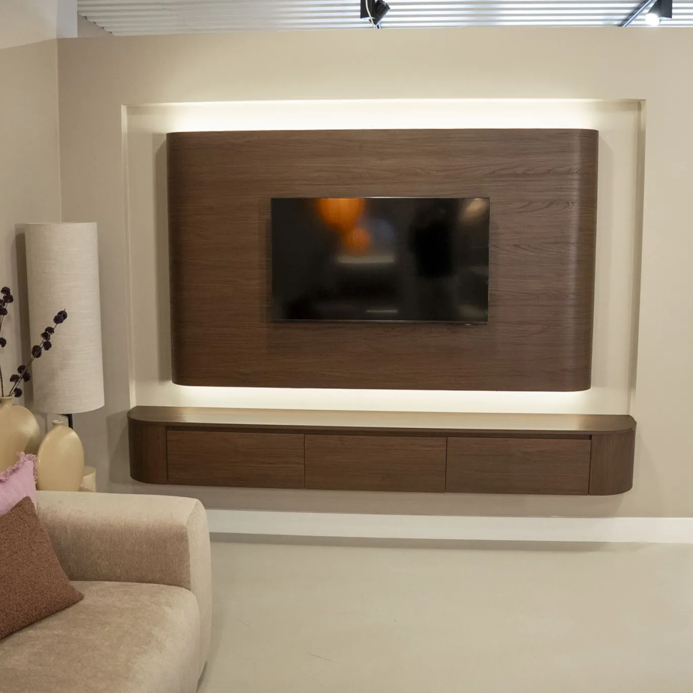 DÉJA Cinewall Fika Walnoot 200cm