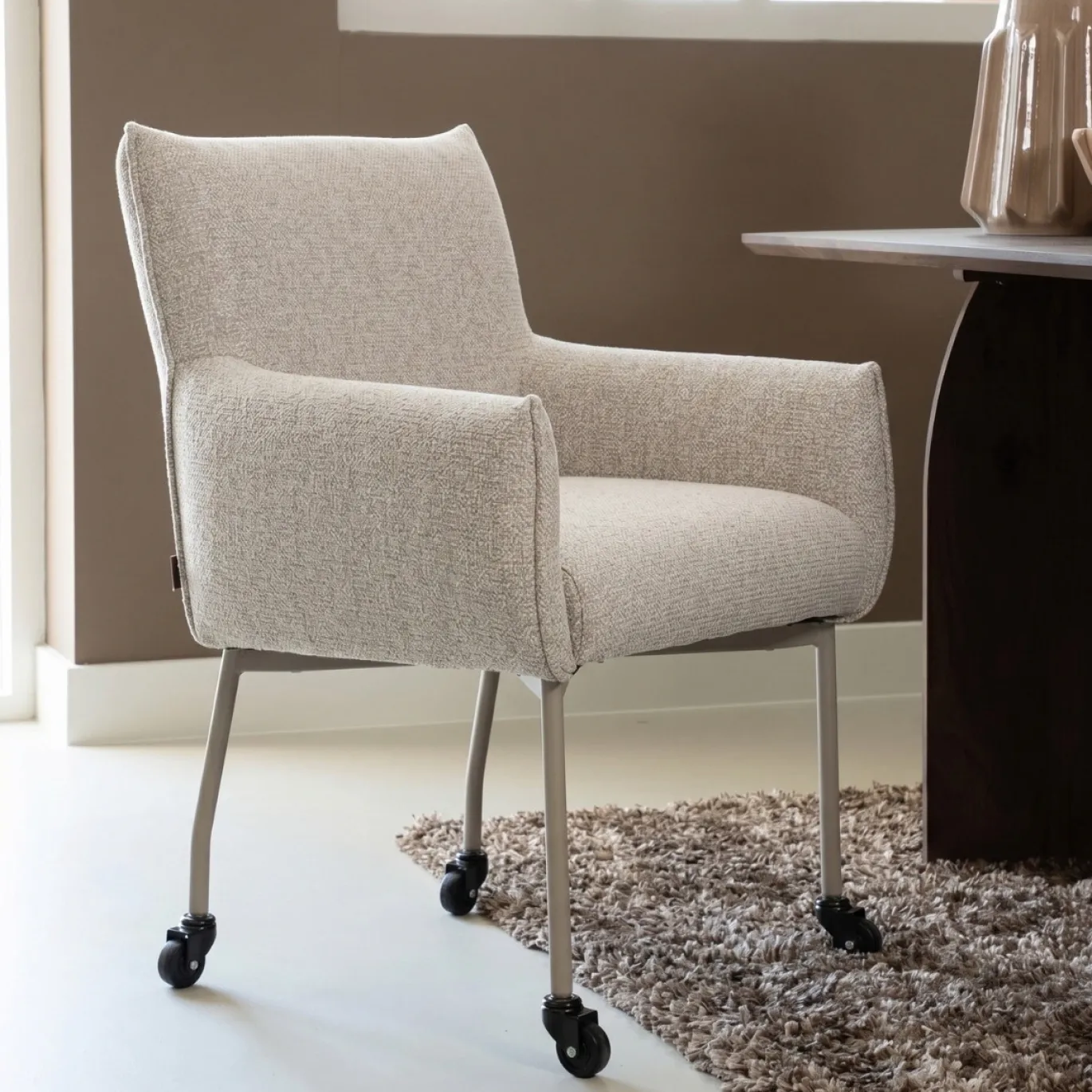 DÉJA Eetkamerstoel Arboga Taupe/Beige met Wielen