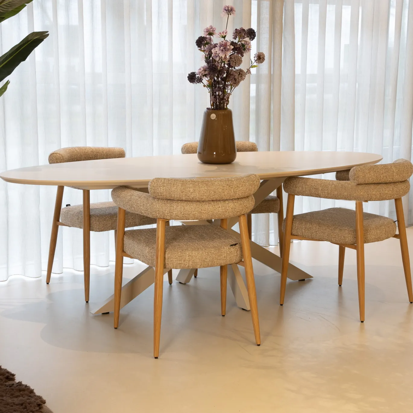 DÉJA Eettafel Gimo Beige Ovaal 240cm