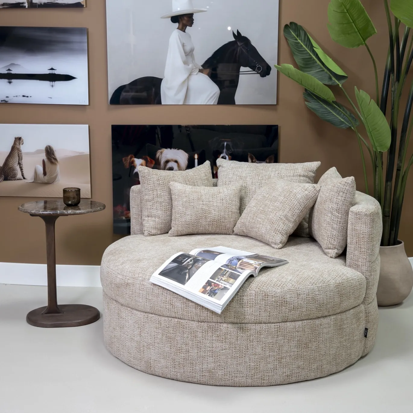 DÉJA Loveseat Miles Taupe Chenille Rond