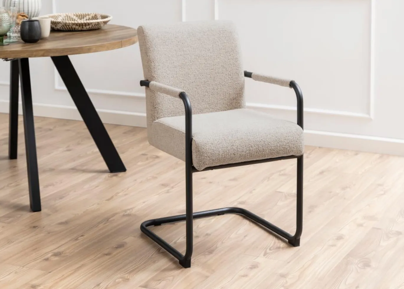 Eetkamerstoel Boris Met Armleuning Beige - Giga Living
