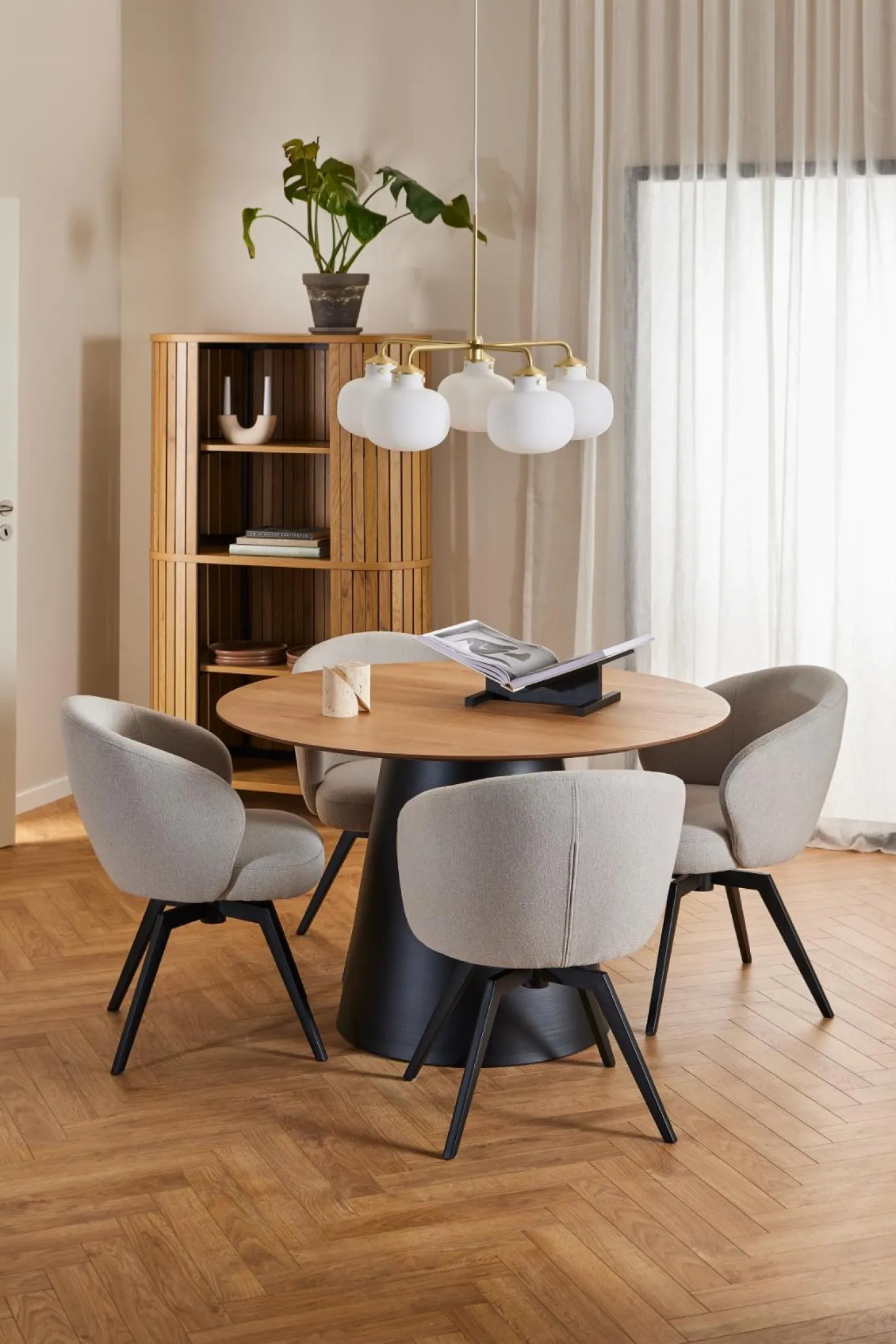 Eetkamerstoel Durin met Armleuning Beige - Giga Living