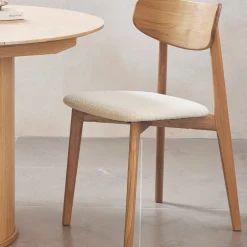 Eetkamerstoel Elim Off White Bouclé Naturel Eiken - Giga Living