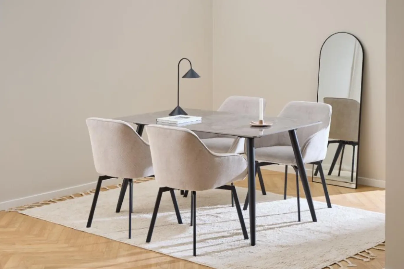 Eetkamerstoel Klaasje met Armleuning Beige - Giga Living