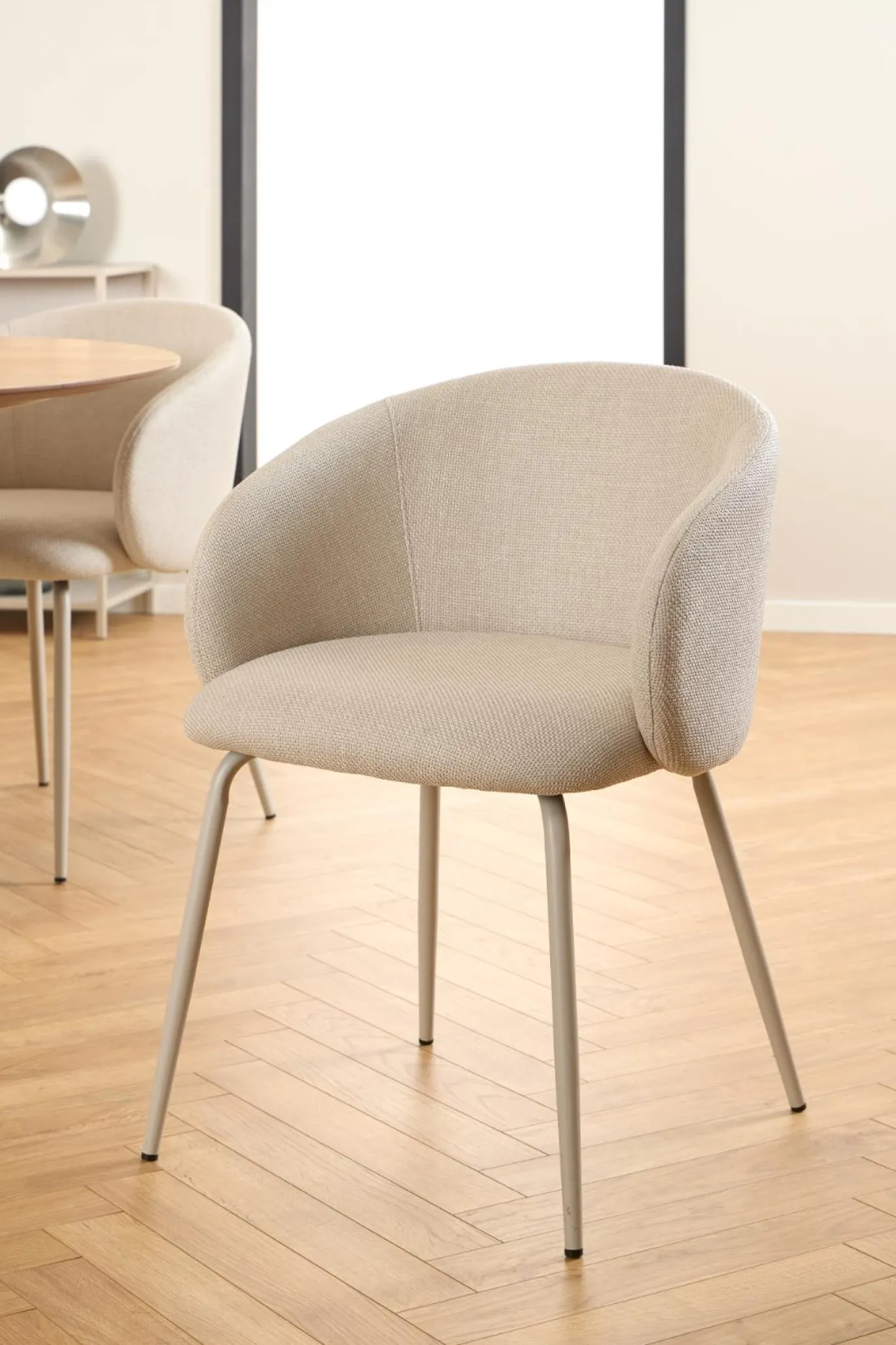 Eetkamerstoel Skive Met Armleuning Beige Basel - Giga Living