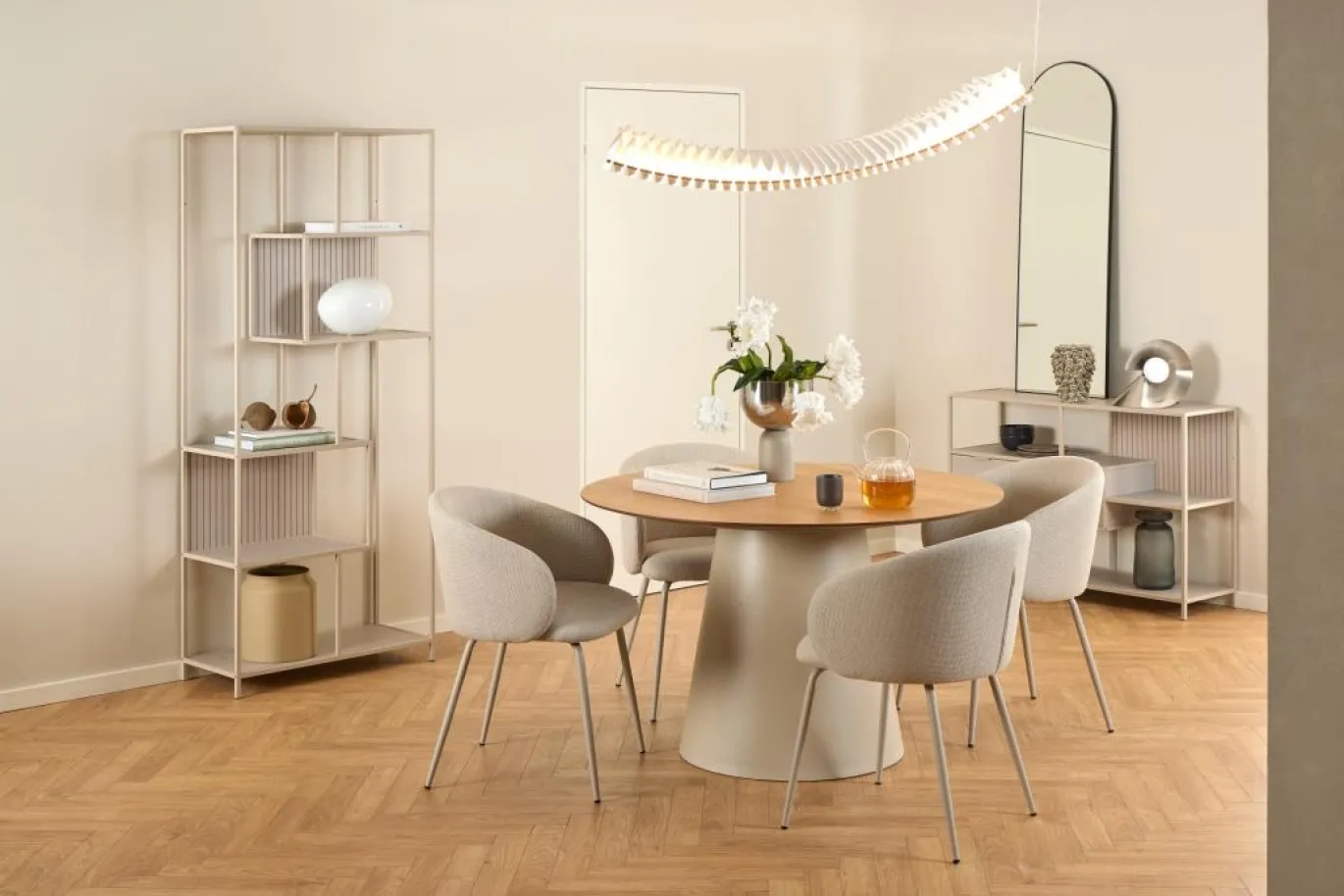 Eetkamerstoel Skive Met Armleuning Beige Basel - Giga Living