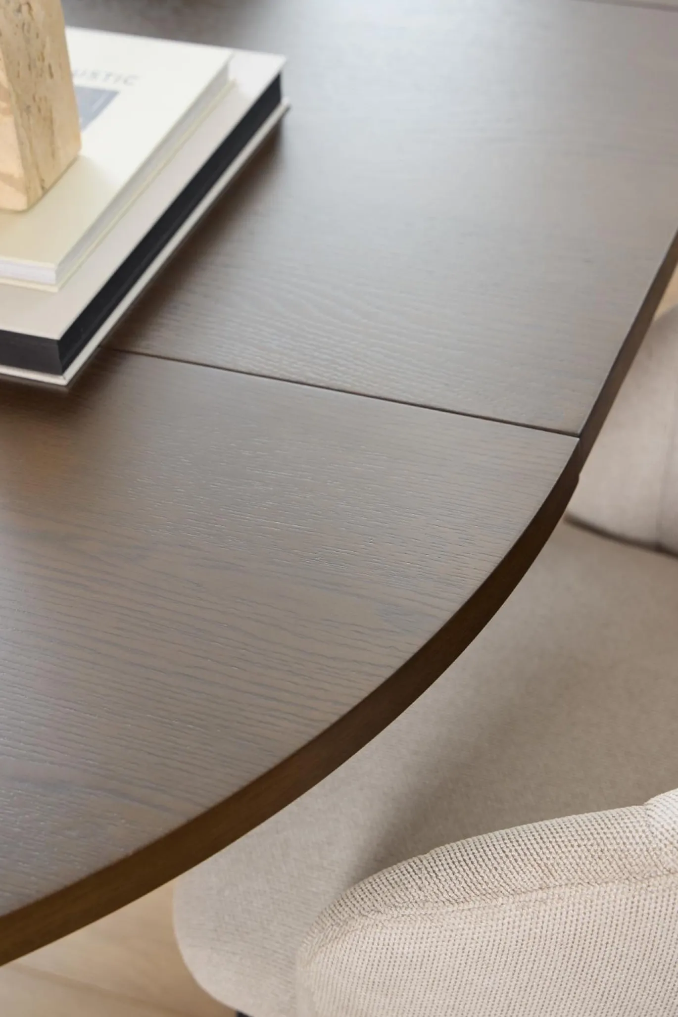 Eettafel Annie Eikenfineer Smoke Ø120/220x75cm - Giga Living