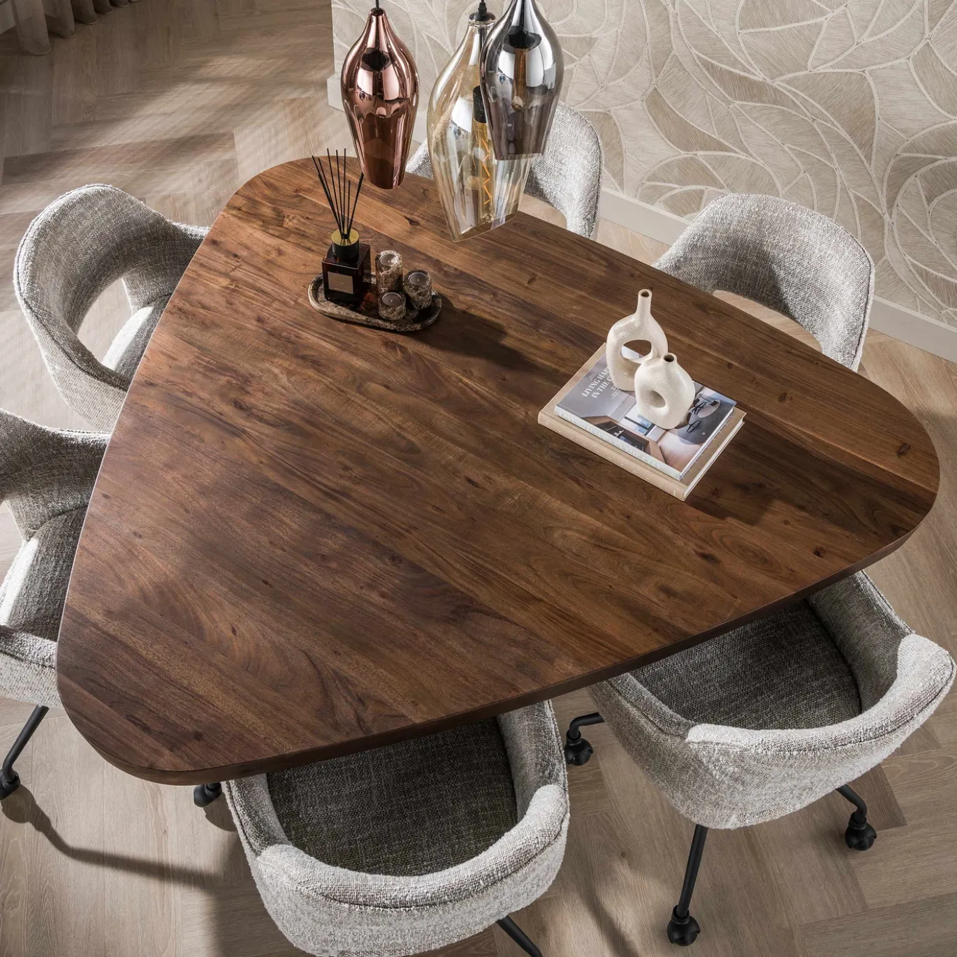 Eettafel Arcadia Driehoek Acacia Bruin 165cm- Giga Meubel