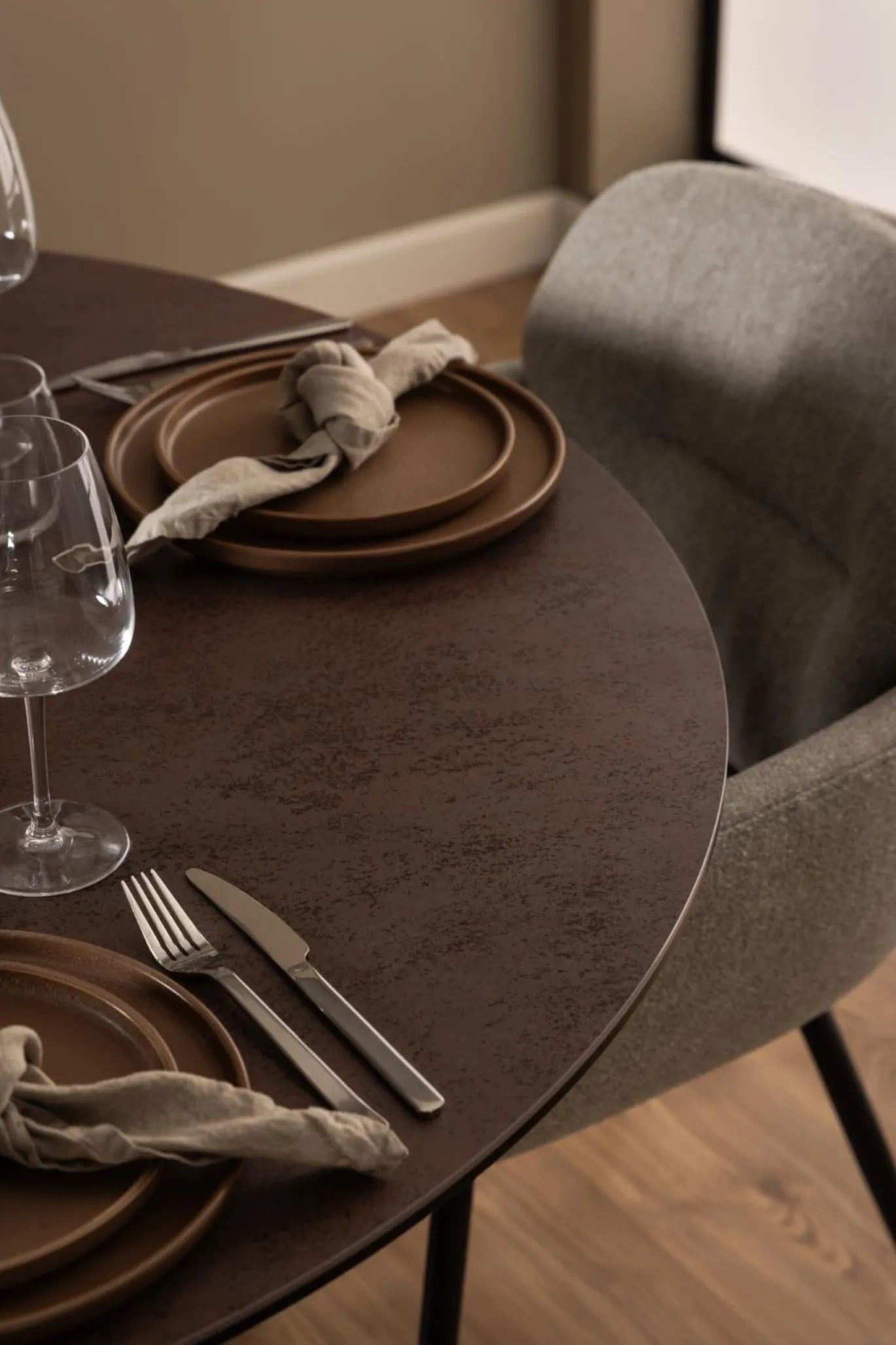 Eettafel Axel Rond Keramiek Bruin Ø120cm - Giga Living