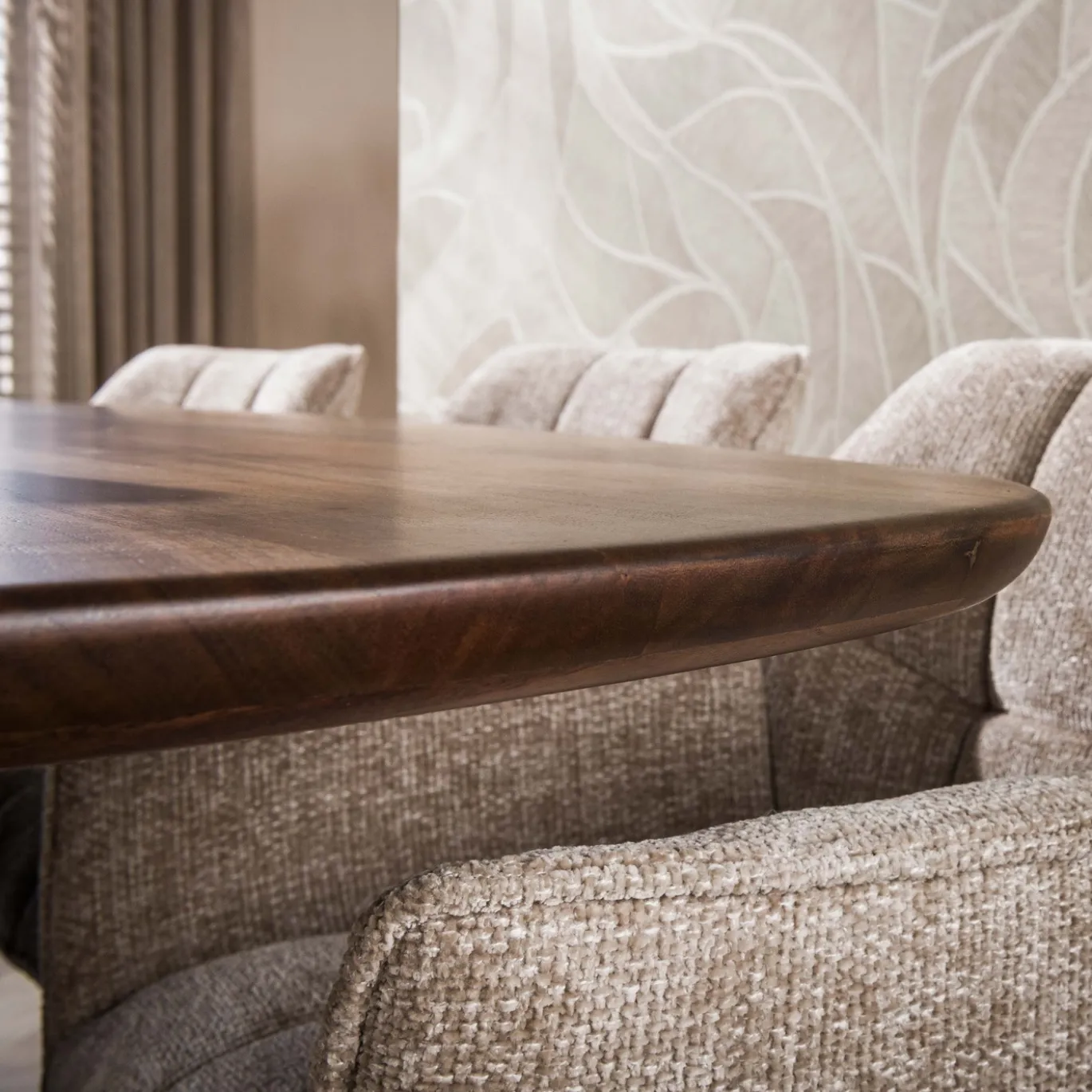 Eettafel Central Deens Ovaal Acaciahout Bruin 215cm - Giga Meubel