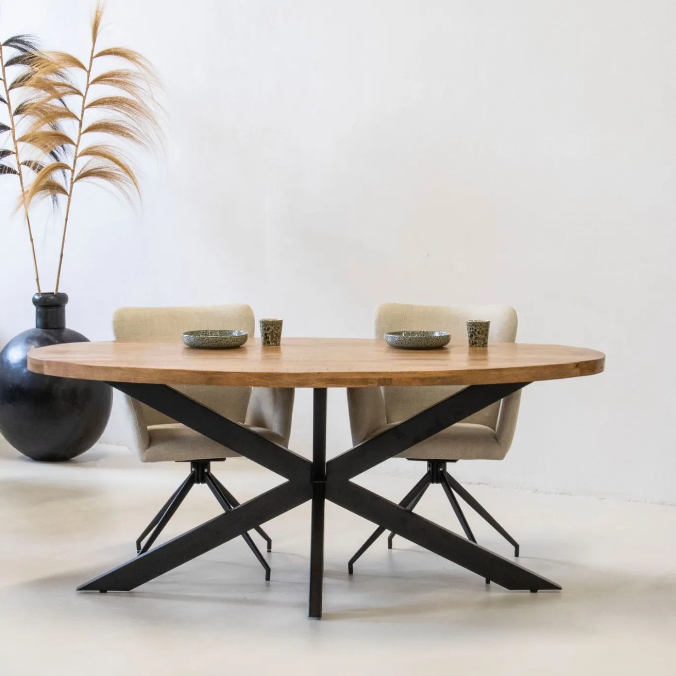 Eettafel Mansour Ovaal Mangohout 160cm - Giga Meubel