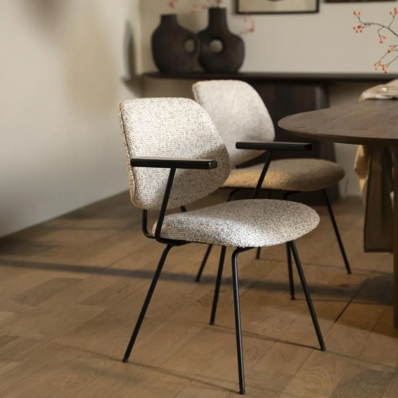 Eleonora Eetkamerstoel Jon Met Armleuning Beige Maywood