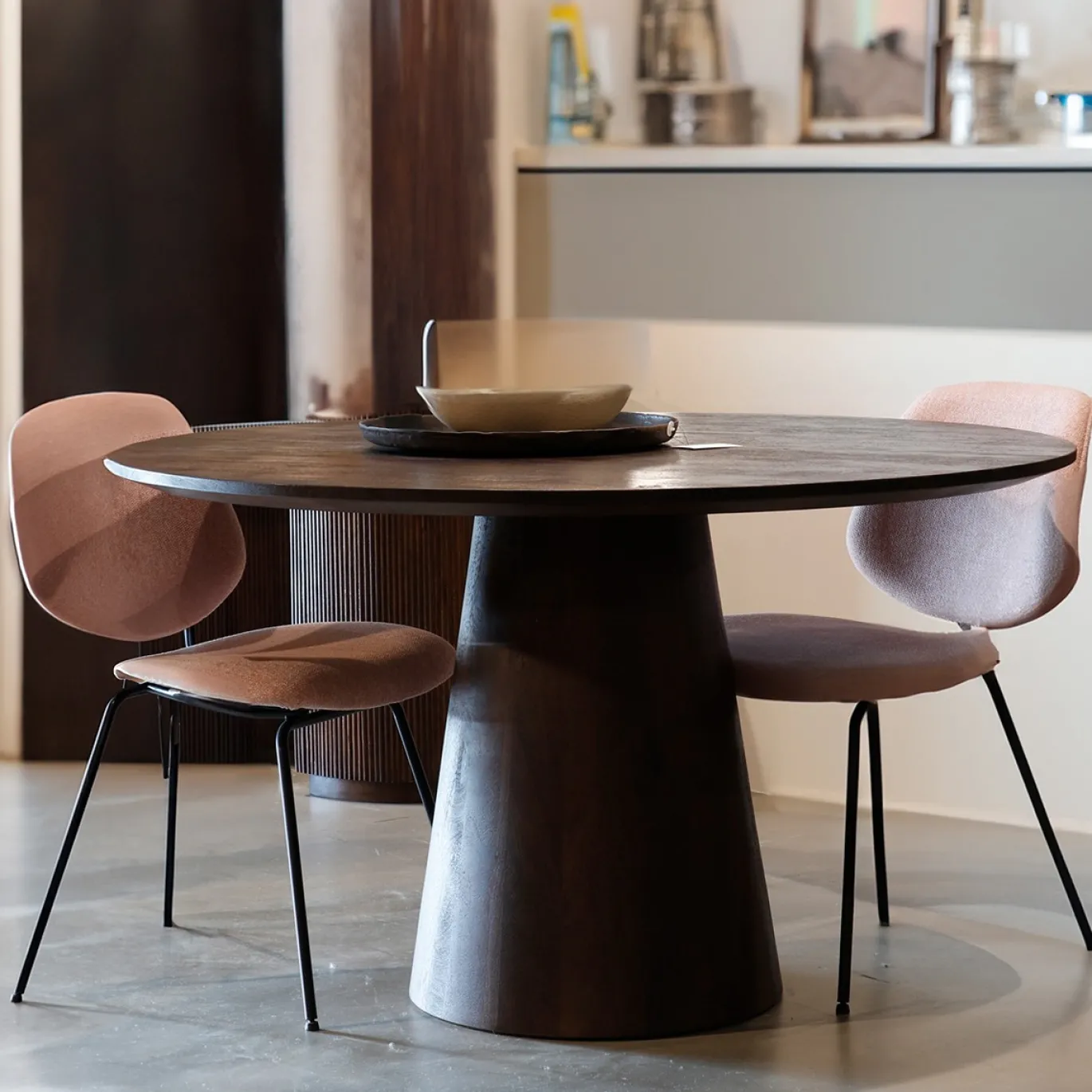 Eleonora Eettafel Aron Bruin 130x130cm
