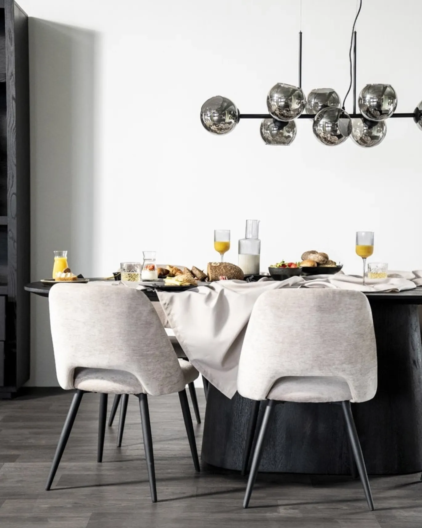 Eleonora Eettafel Aron Ovaal Zwart 200cm