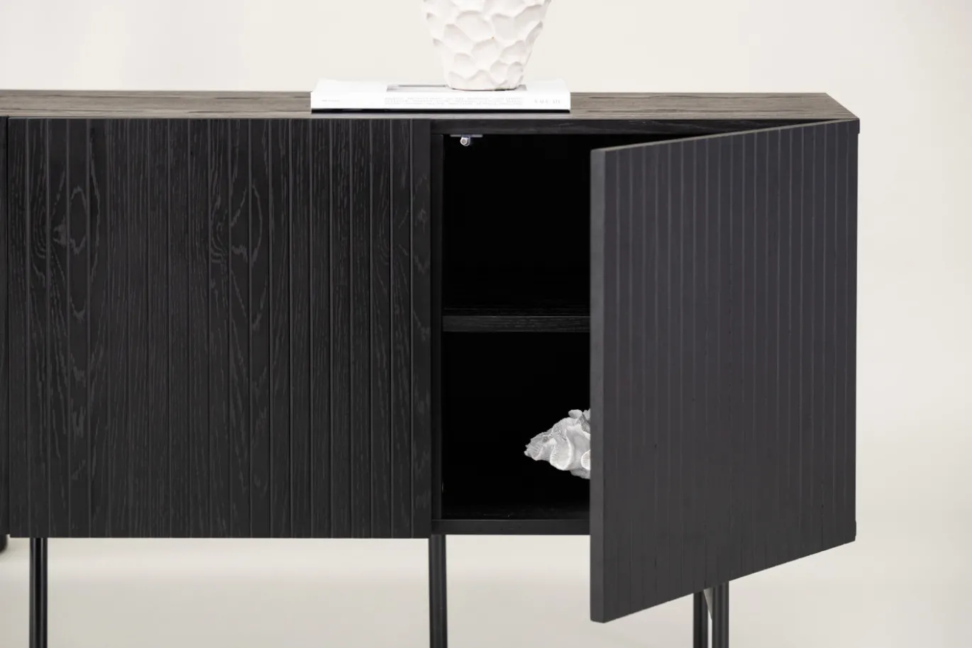 Fjôrd Dressoir Björkön Zwart Eiken Fineer