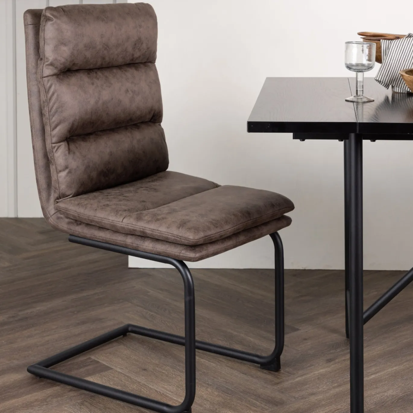 Fjôrd Eetkamerstoel Zizo Zwart/Bruin Microfiber Stof
