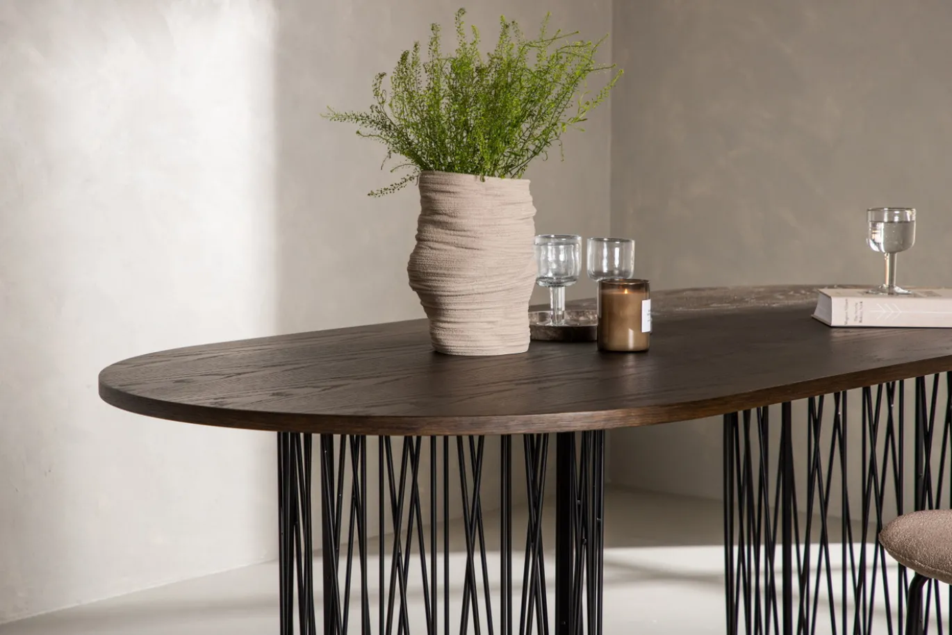 Fjôrd Eettafel Stone Ovaal Zwart/Mokka Fineer