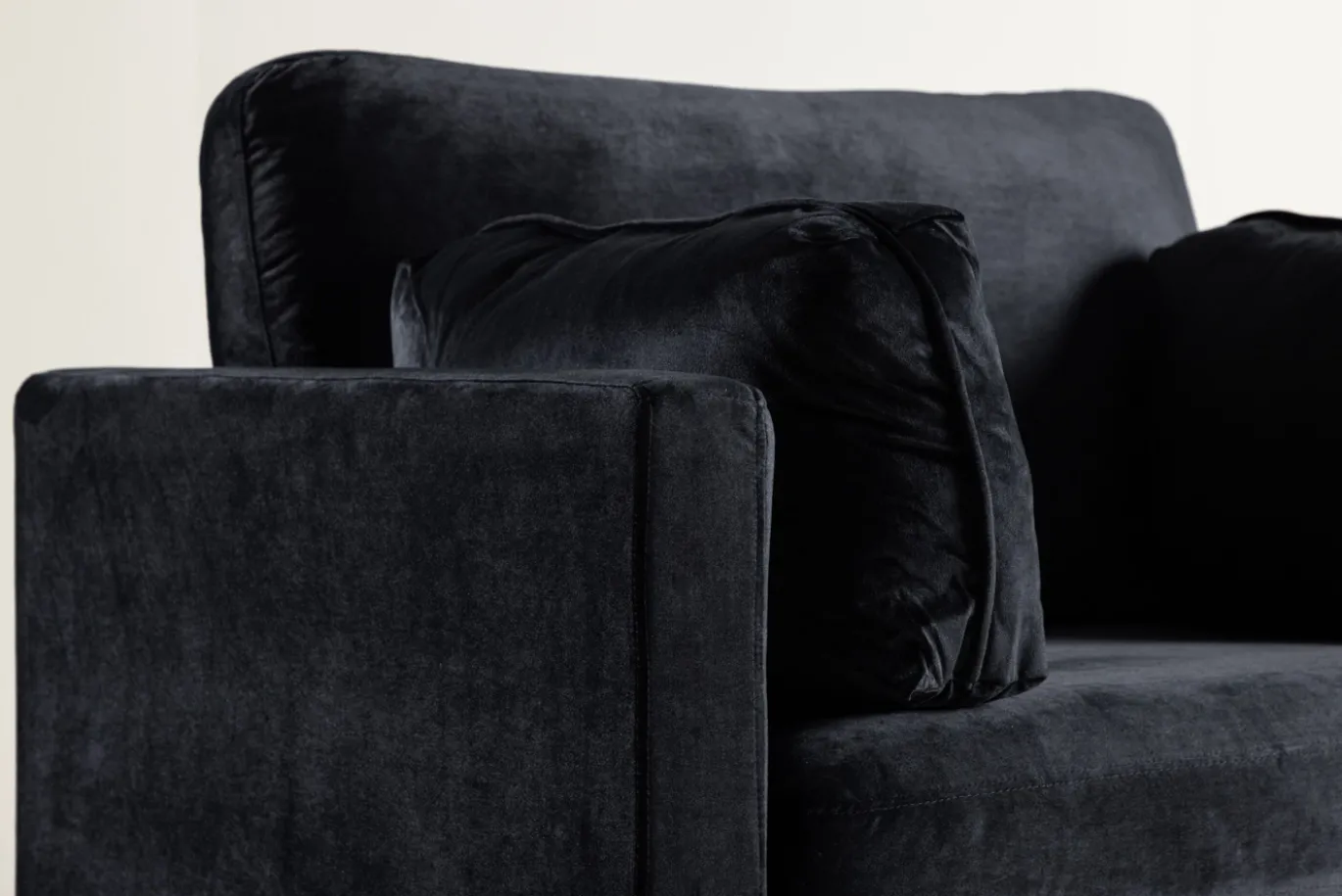 Fjôrd Fauteuil Boom Velvet Zwart & Gouden Onderstel