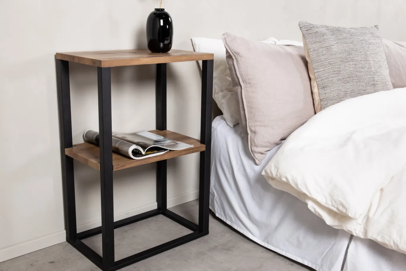 Fjôrd Nachtkastje Rise Zwart Teak-look 45x30x70cm