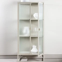 Fjôrd Vitrinekast Garis Hoog Staal Beige
