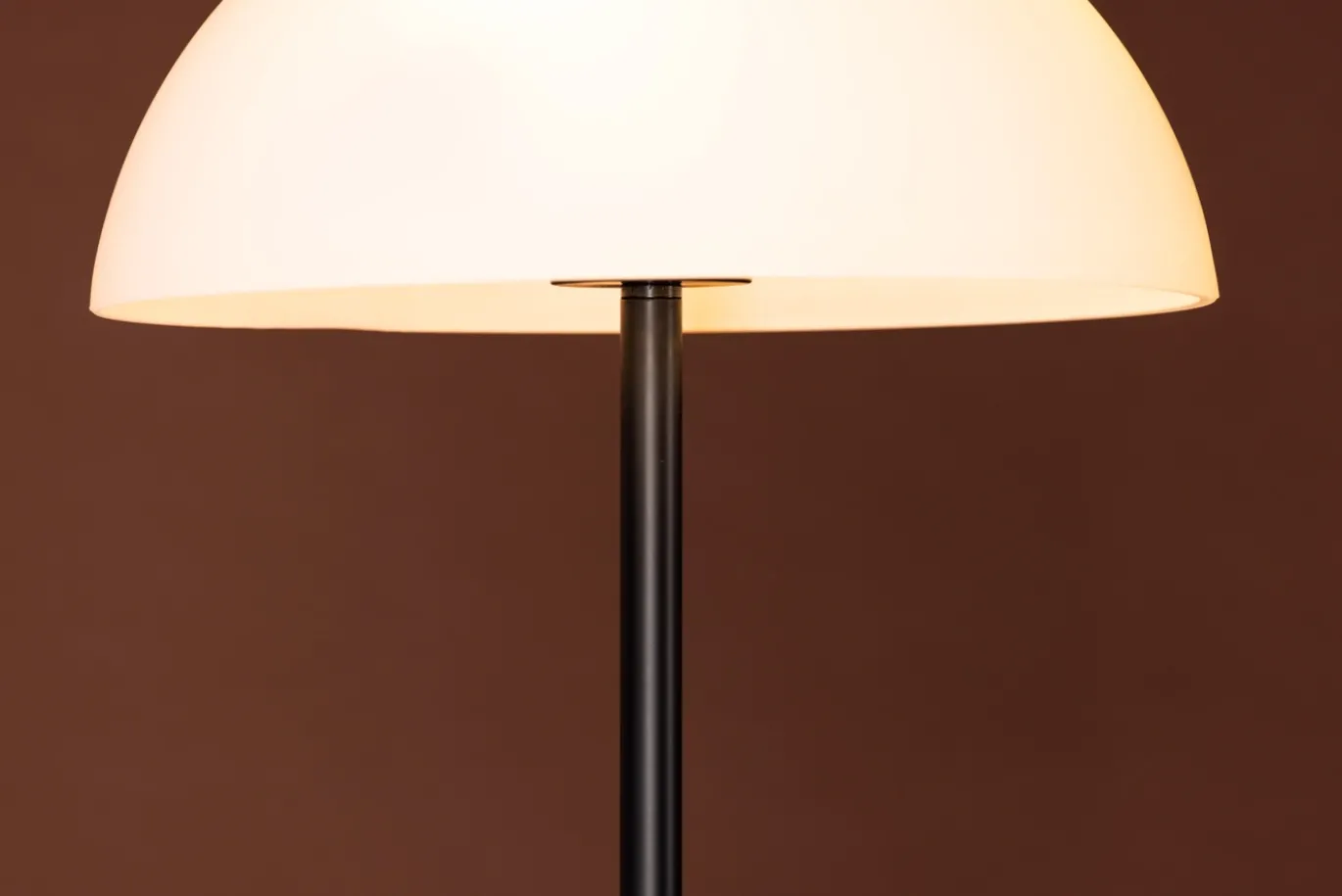 Fjôrd Vloerlamp Ferrand Zwart/Wit Glas