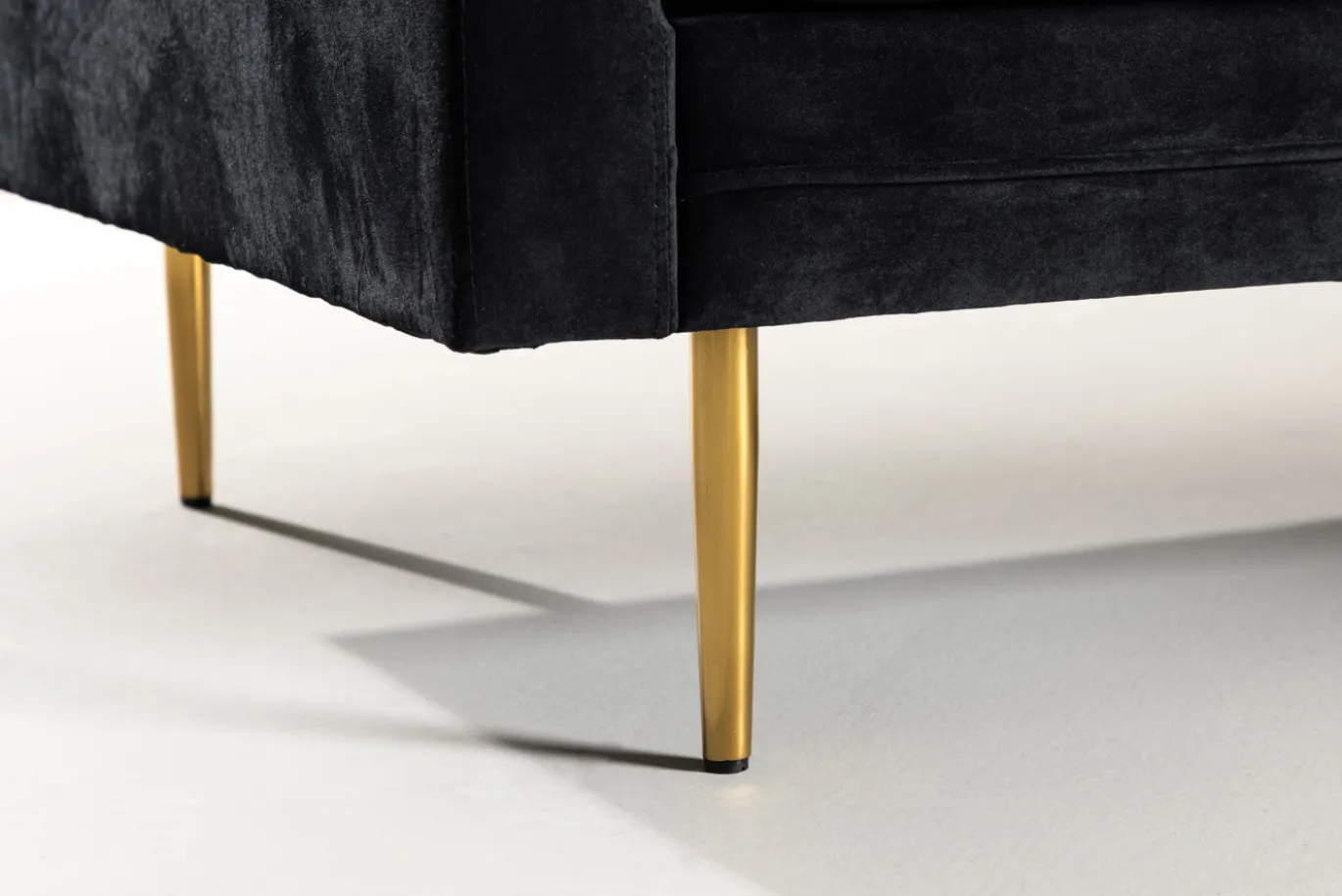 Fjôrd 3-zitsbank Boom Velvet Zwart met Gouden Onderstel