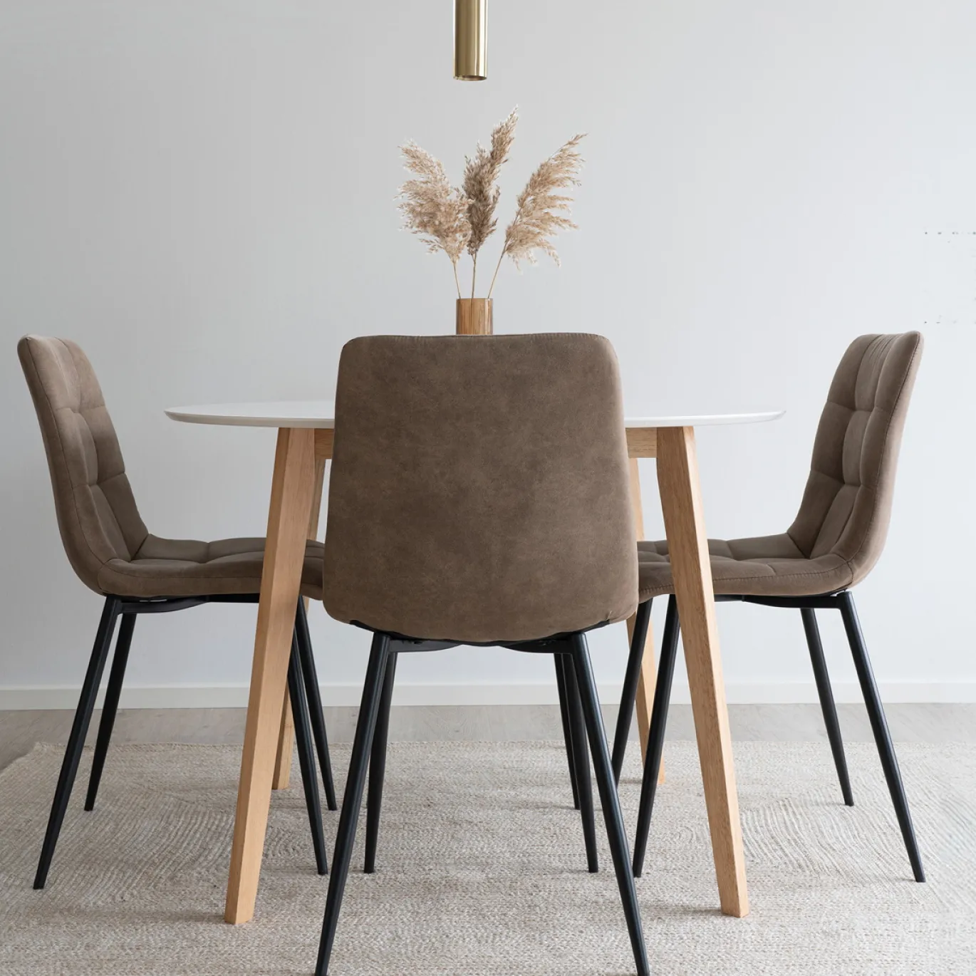 House Nordic Eetkamerset Vojens en Middelfart - Eettafel met 4 Eetkamerstoelen