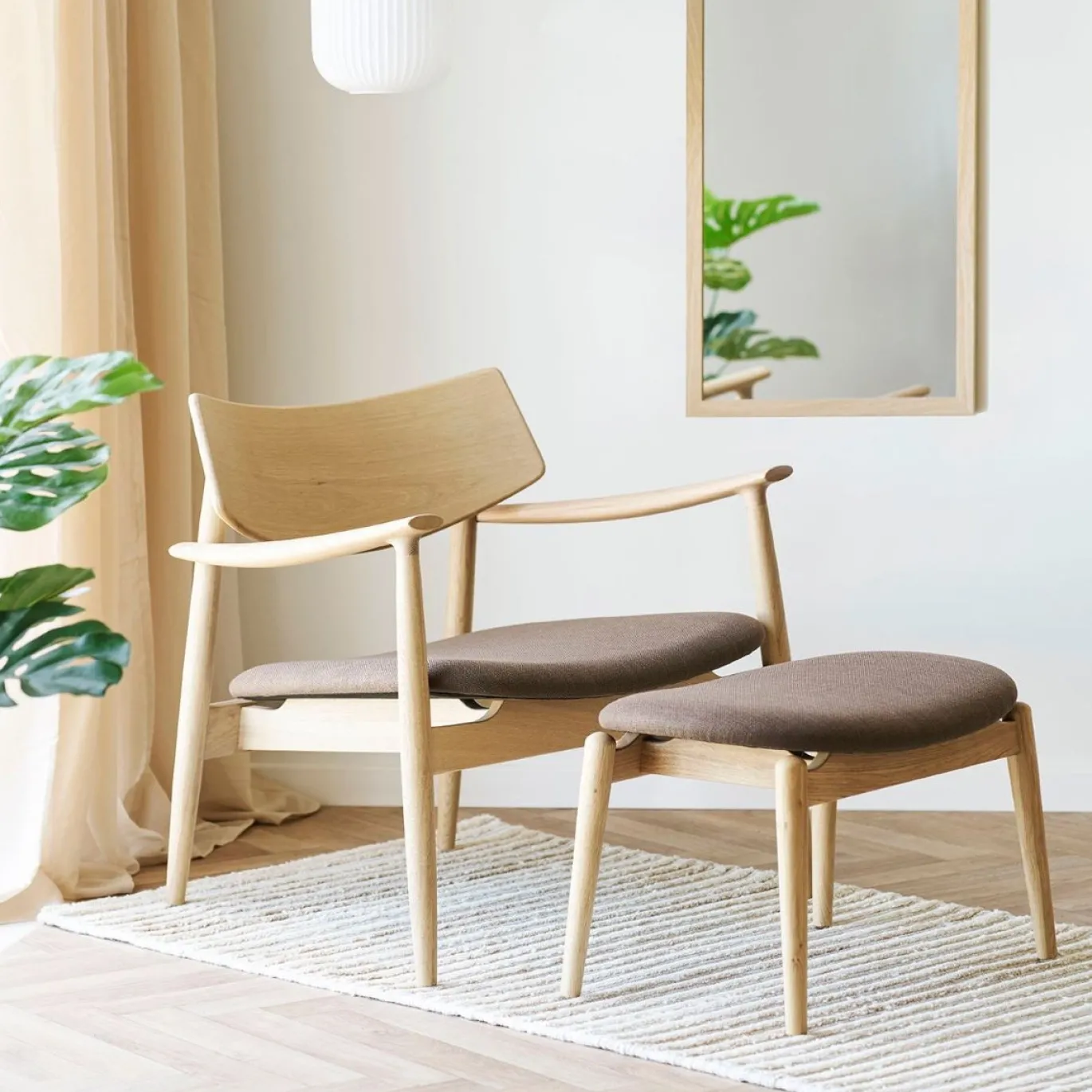 House Nordic Fauteuil Olvera met Voetenbankje Naturel/Bruin