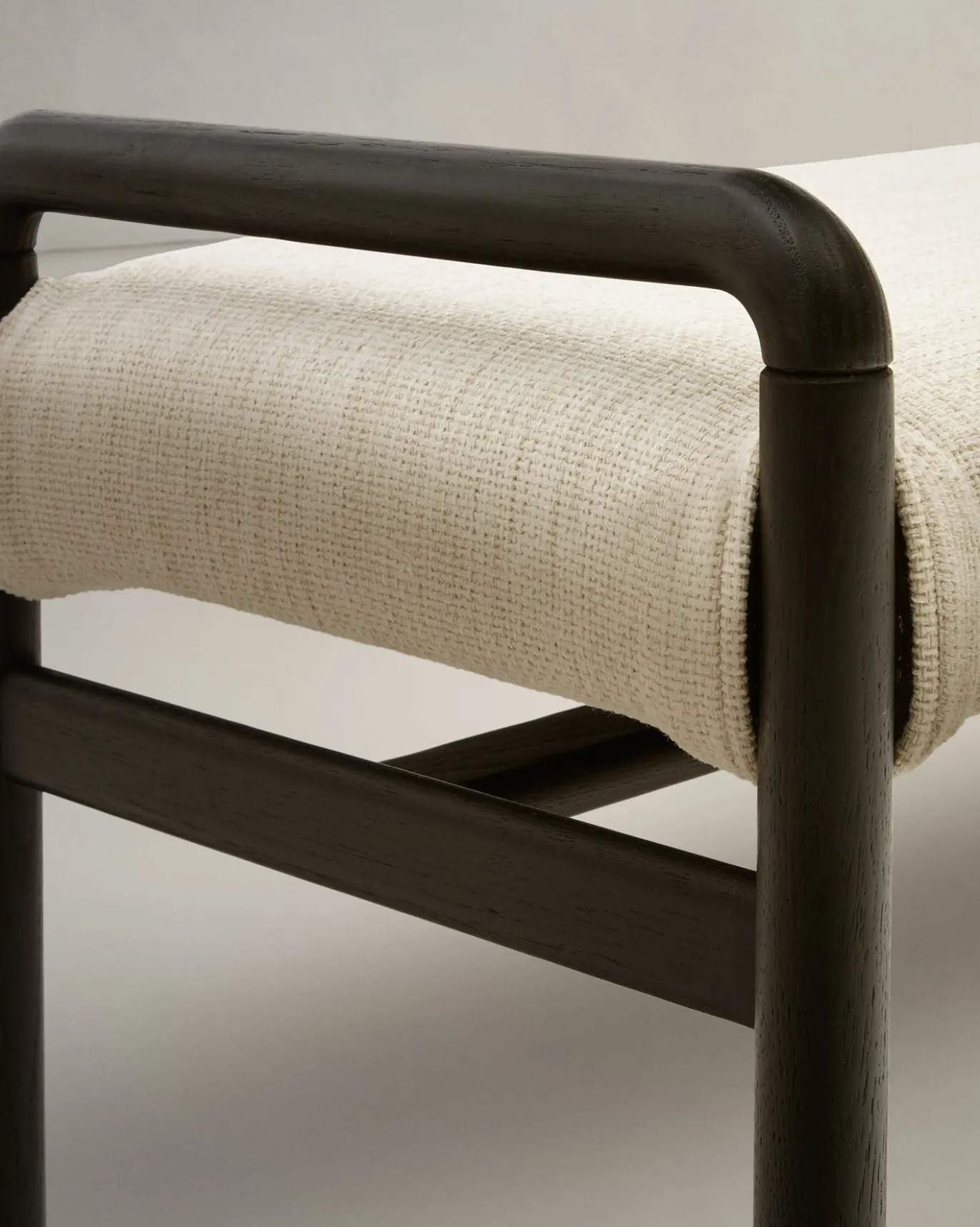 Kave Home Bankje Macaret Massief Eikenhout Zwart Afneembare Hoes 120cm