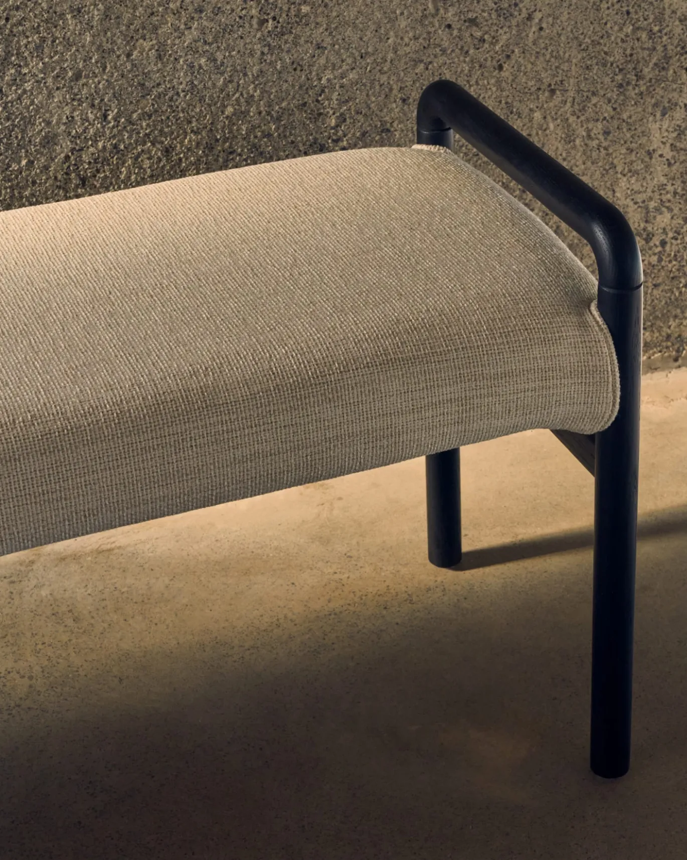 Kave Home Bankje Macaret Massief Eikenhout Zwart Afneembare Hoes 120cm