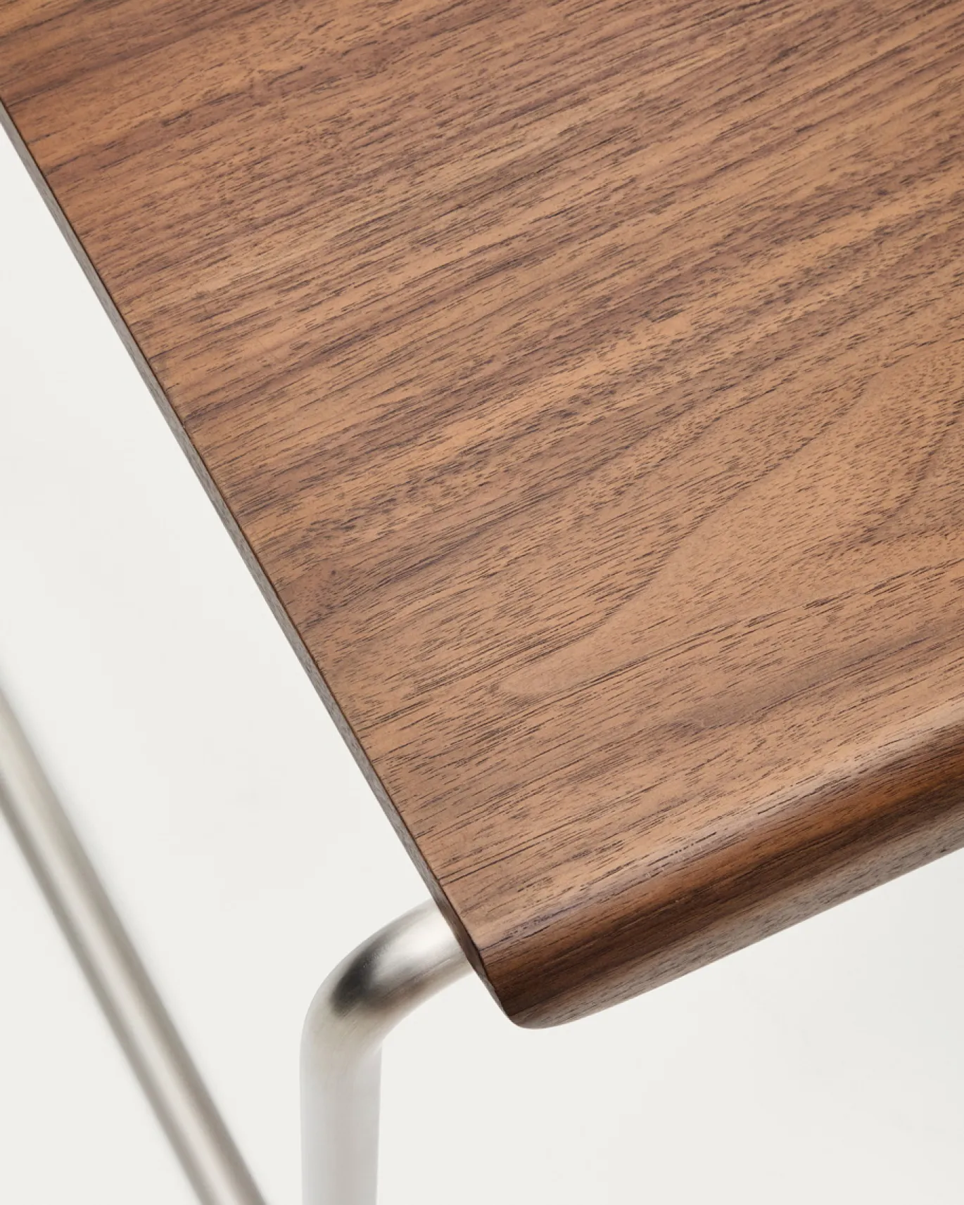 Kave Home Bank Tarsel Walnootfineer met RVS Frame 142cm