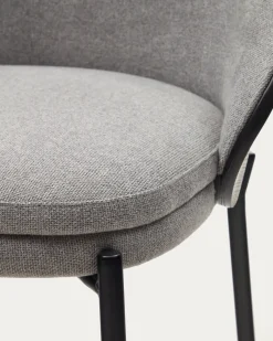 Kave Home Barkruk Eamy In Lichtgrijs Chenille en Essenhoutfineer Zwart