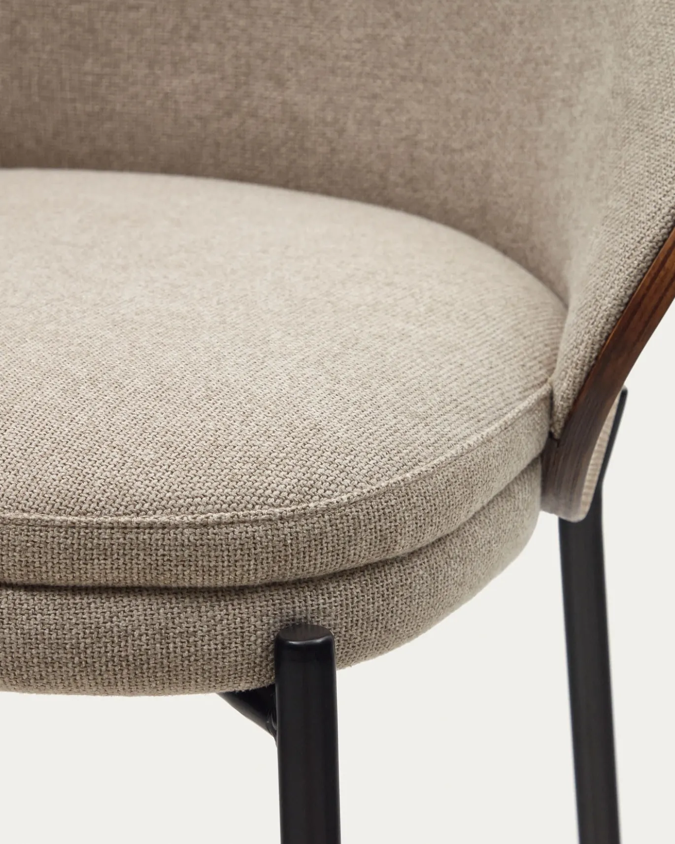 Kave Home Barkruk Eamy Lichtbruin Chenille en Essenhoutfineer Walnoot