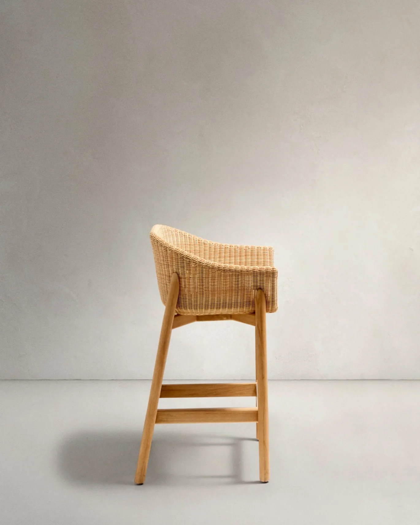 Kave Home Barkruk Galea Teakhout en Rotan 75cm