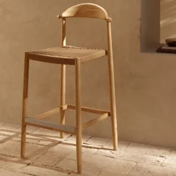 Kave Home Barkruk Nina Massief Acaciahout Naturel 76cm