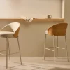 Kave Home Barstoel Eamy Beige Kunstleer Essenfineer Naturel