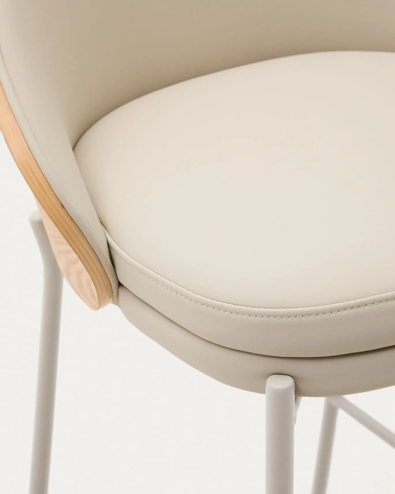 Kave Home Barstoel Eamy Beige Kunstleer Essenfineer Naturel