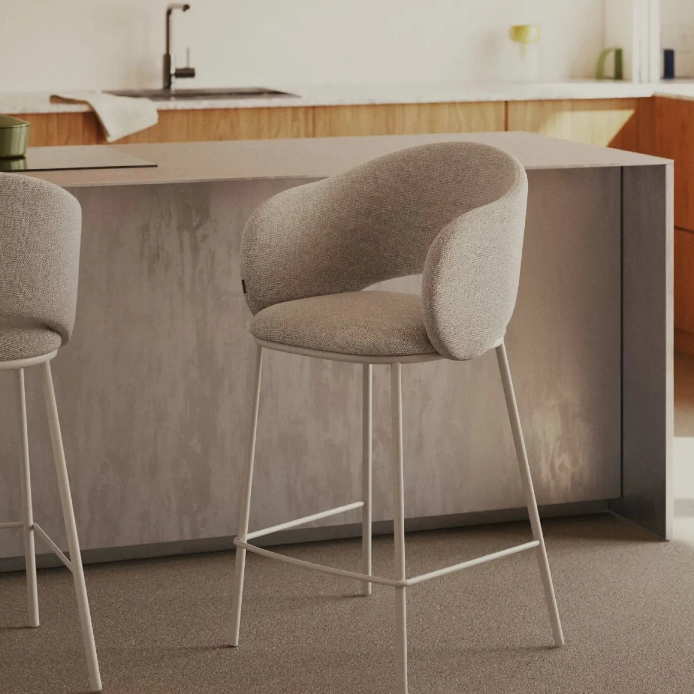 Kave Home Barstoel Maina Beige Chenille 65cm