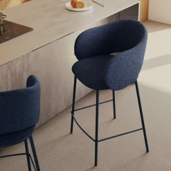 Kave Home Barstoel Maina Blauw Chenille 65cm