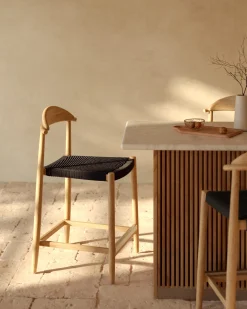 Kave Home Barstoel Nina Massief Naturel Acaciahout Zwart Touw