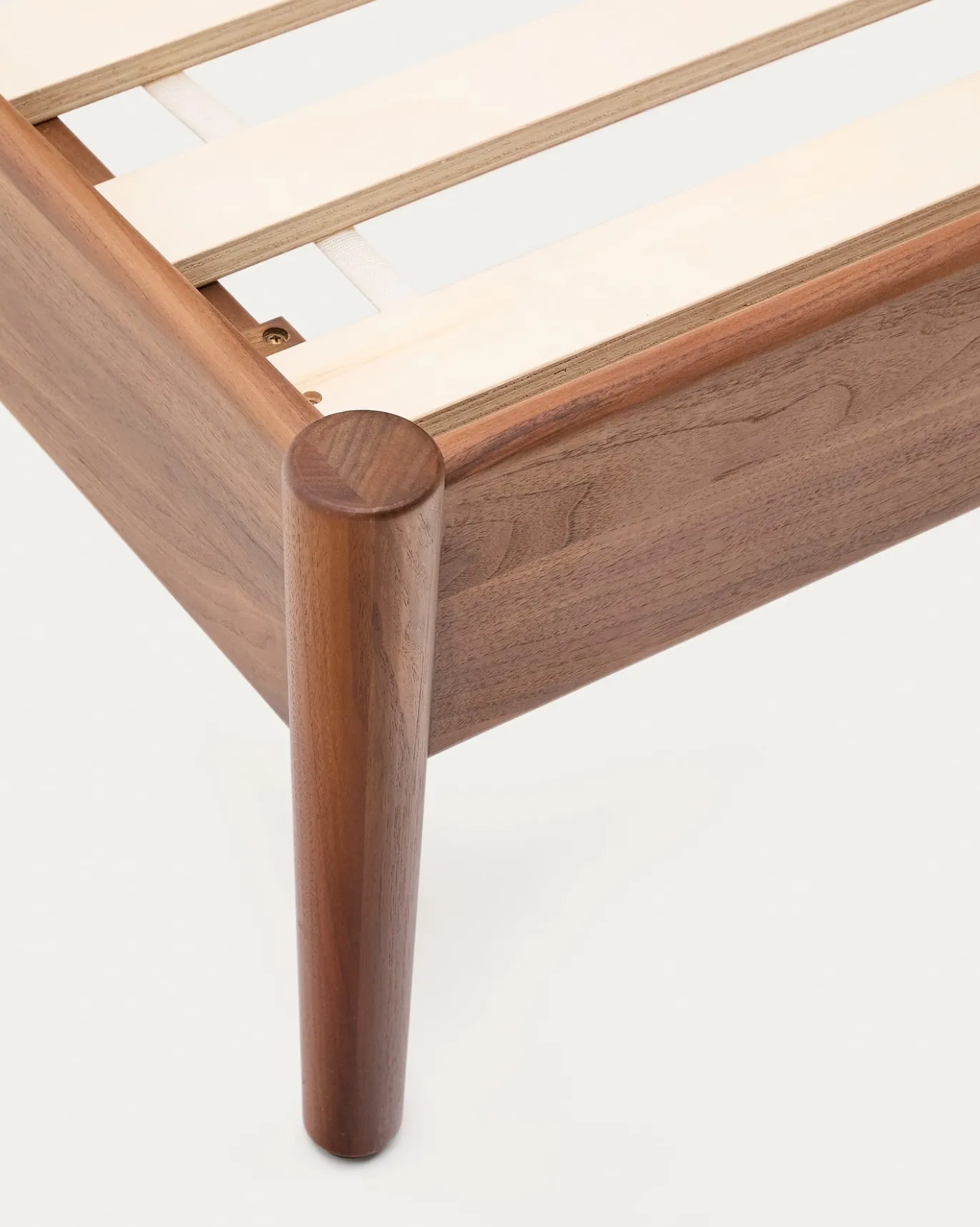 Kave Home Bedframe Elan Notenhout 160x200cm