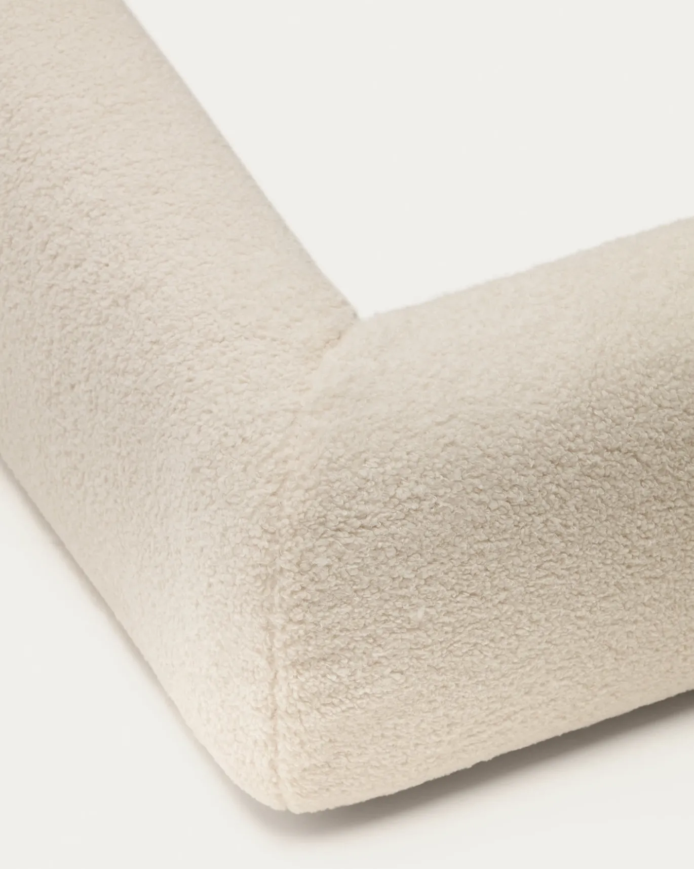 Kave Home Bedframe Martina Off White Bouclé 160x200cm