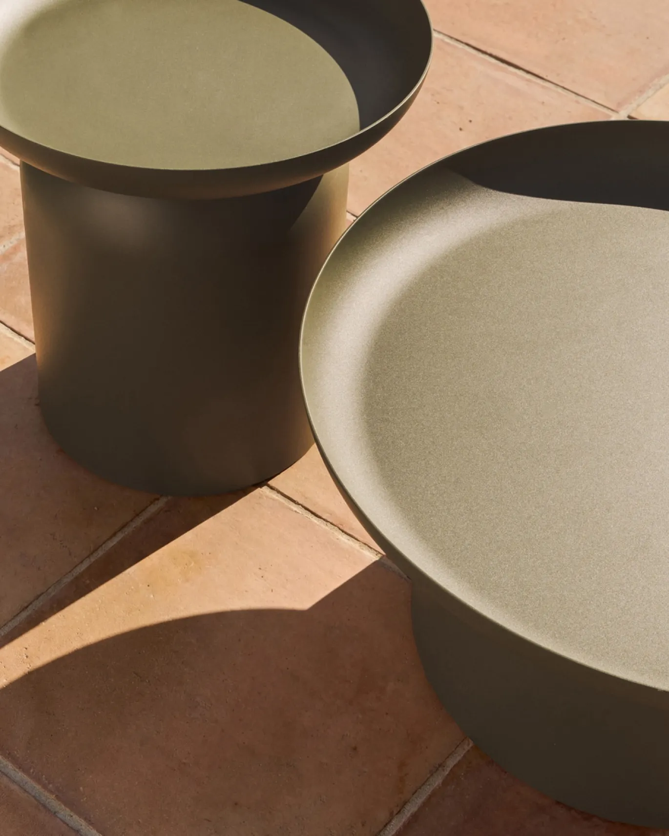 Kave Home Bijzettafel Arcola Aluminium Groen Ø45cm