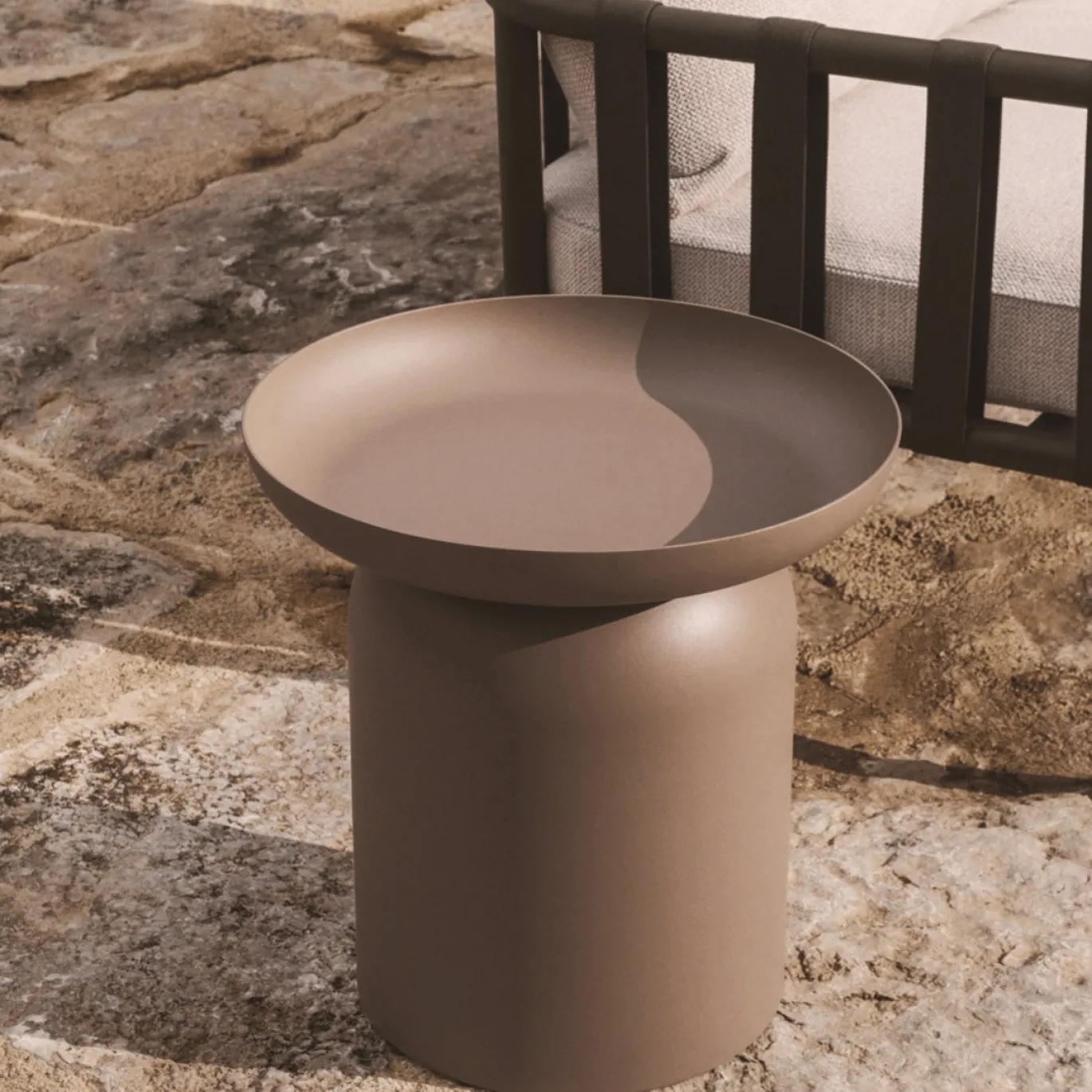 Kave Home Bijzettafel Arcola Aluminium Taupe Ø45cm