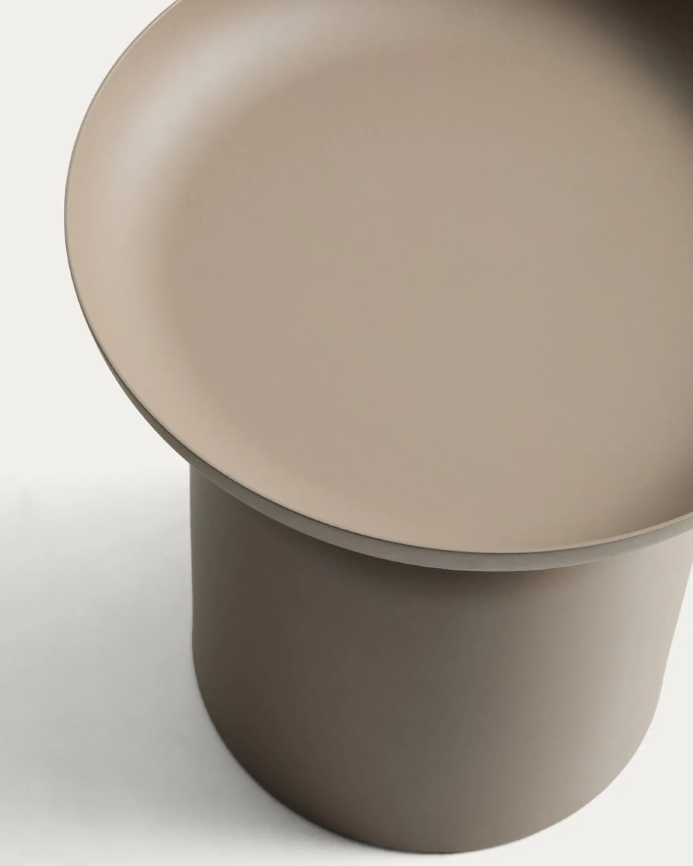 Kave Home Bijzettafel Arcola Aluminium Taupe Ø45cm