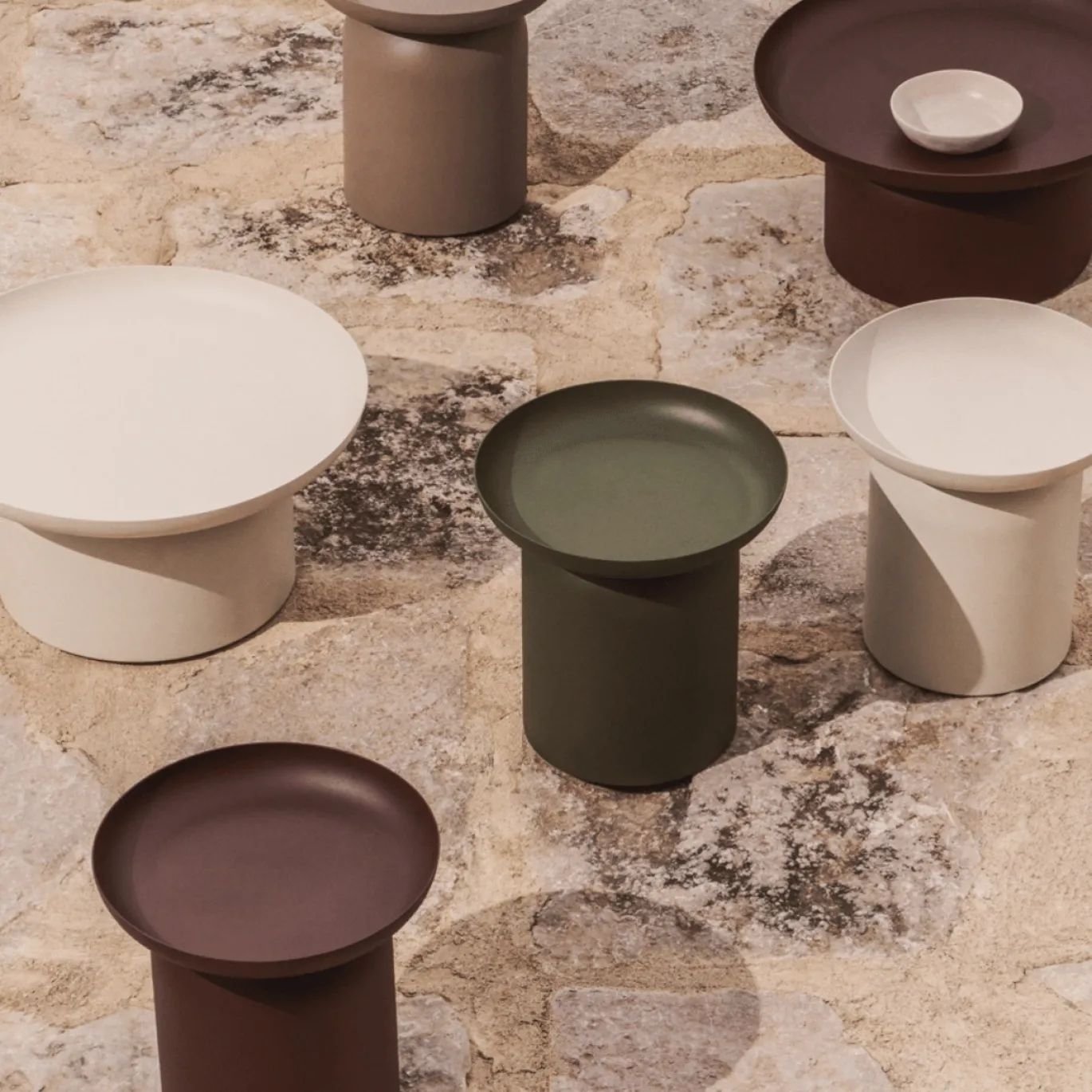 Kave Home Bijzettafel Arcola Aluminium Beige Ø45cm