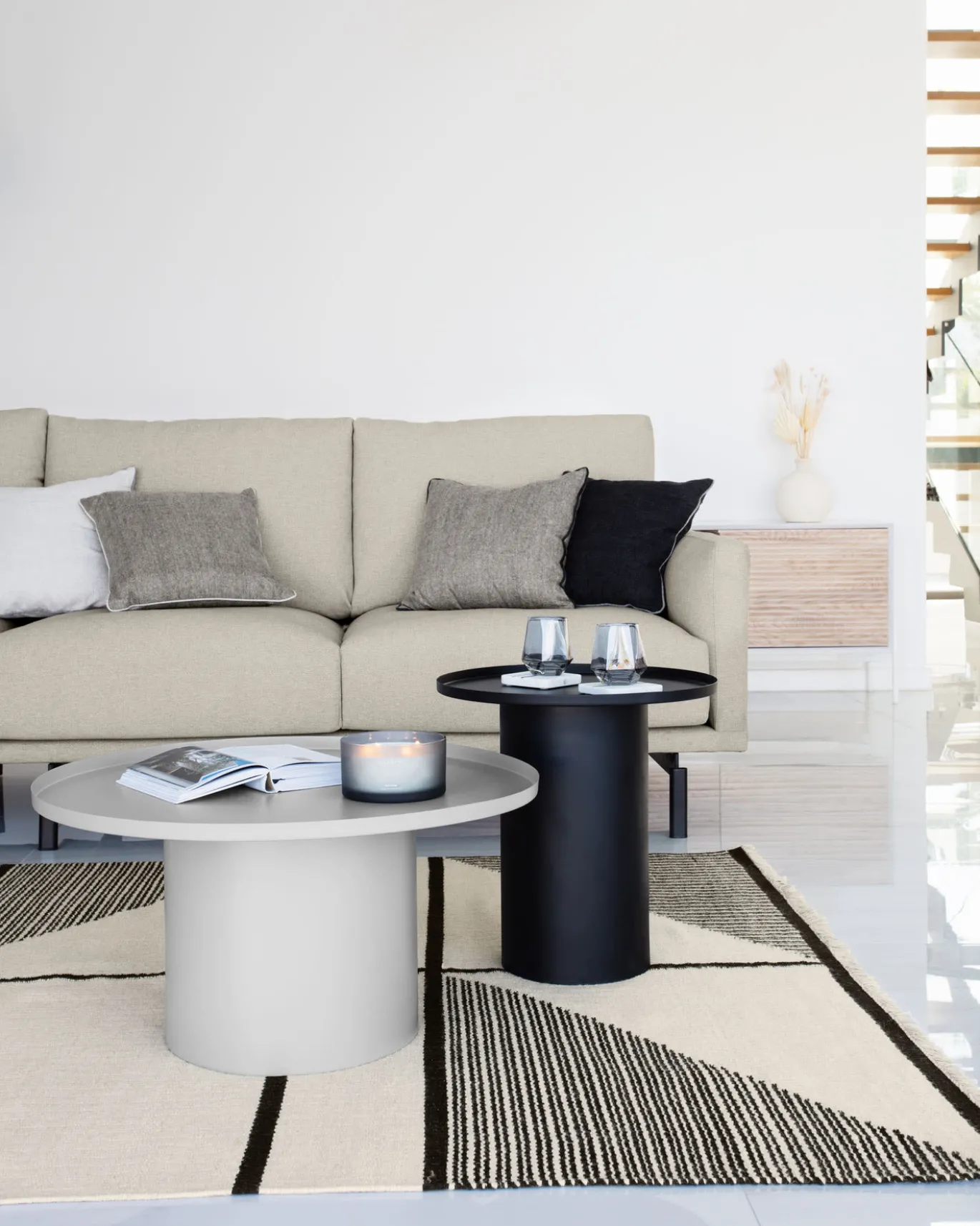Kave Home Bijzettafel Fleksa Rond Zwart Metaal Ø45cm