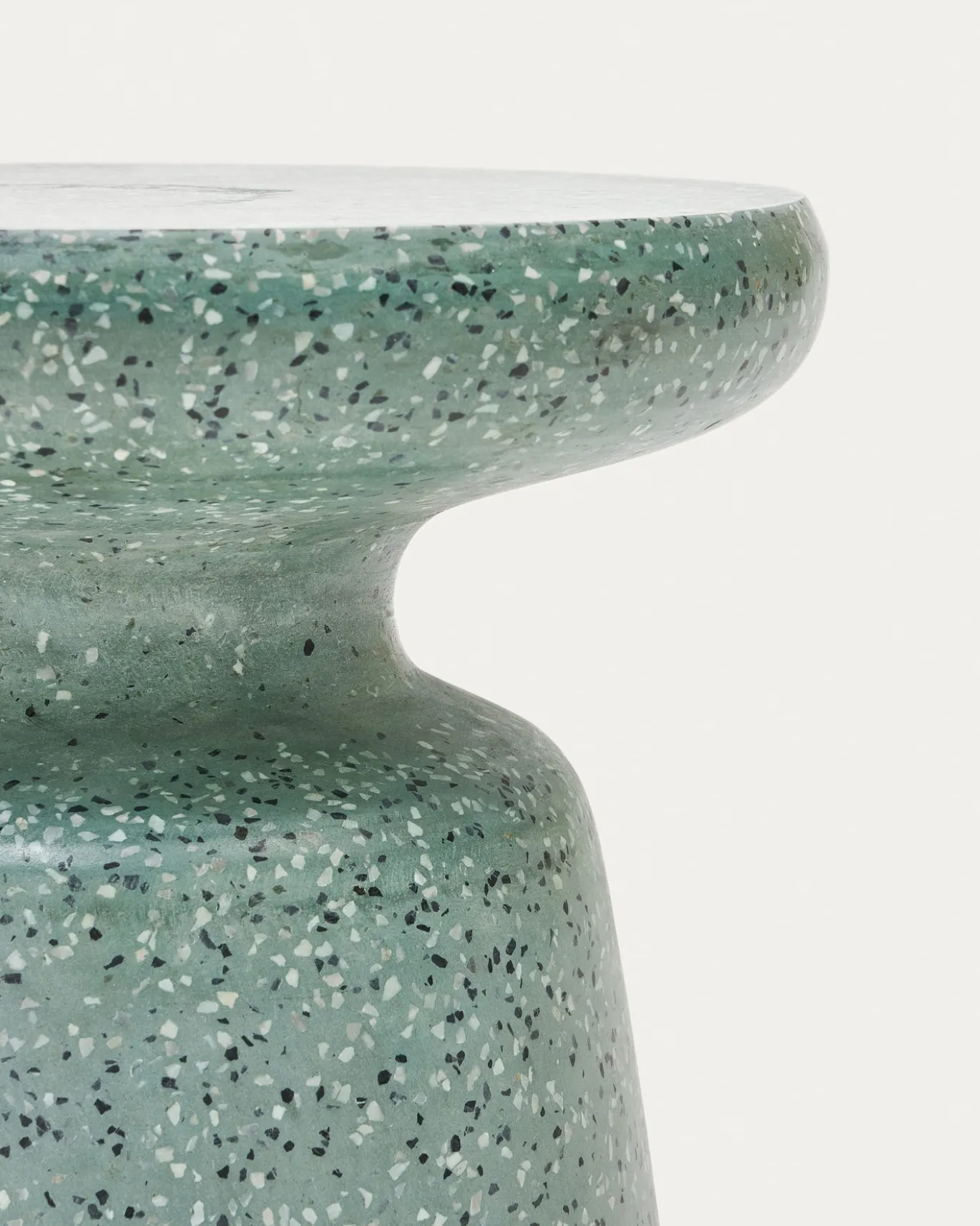 Kave Home Bijzettafel Mesquida Outdoor Groen Terrazzo Ø39cm