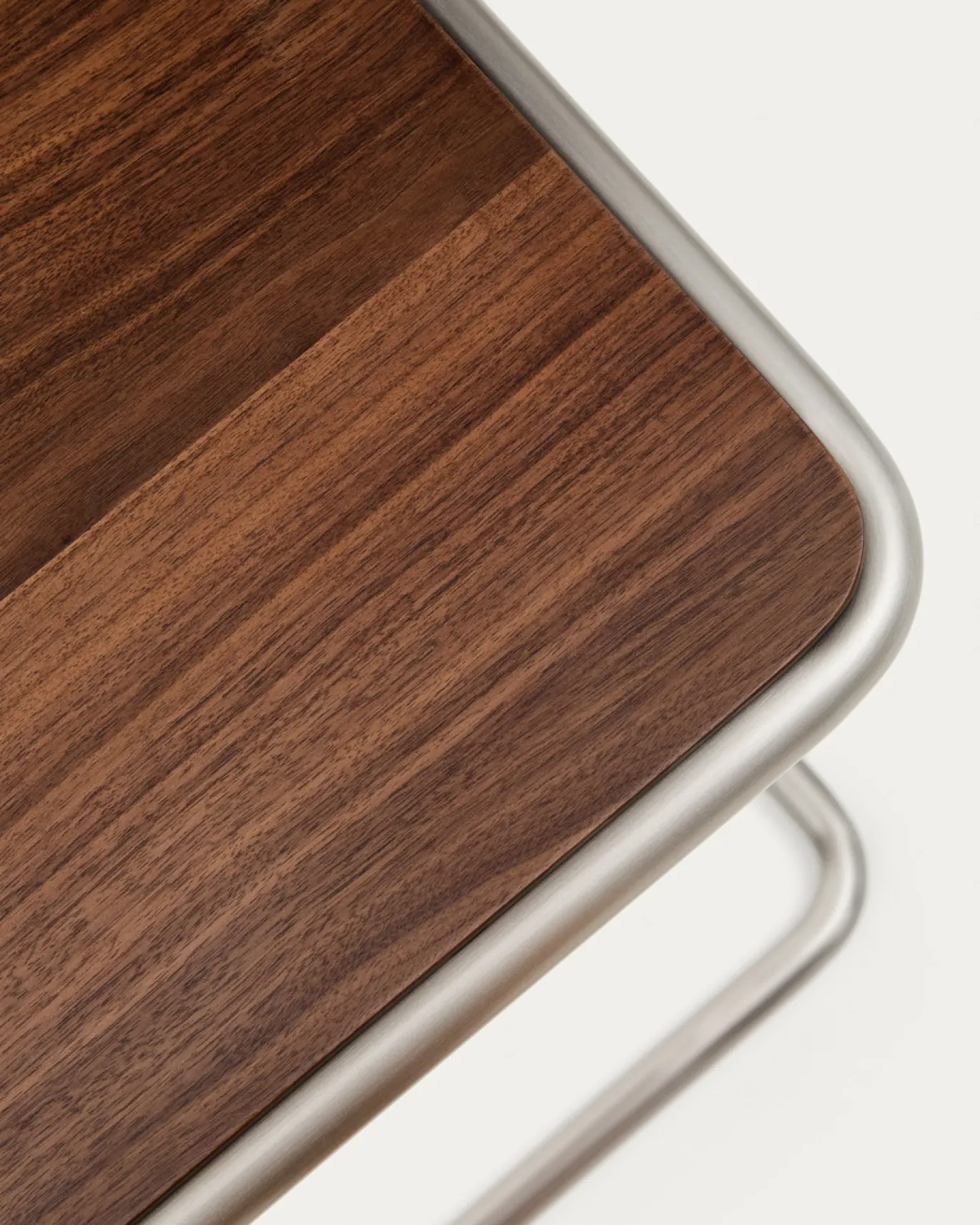 Kave Home Bijzettafel Tarsel Walnootfineer met RVS Frame 42x47cm